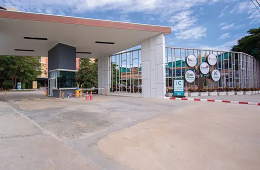 ทางเข้าโครงการและป้อมรักษาความปลอดภัย The Impress Residence บางนา-ตราด กม.17